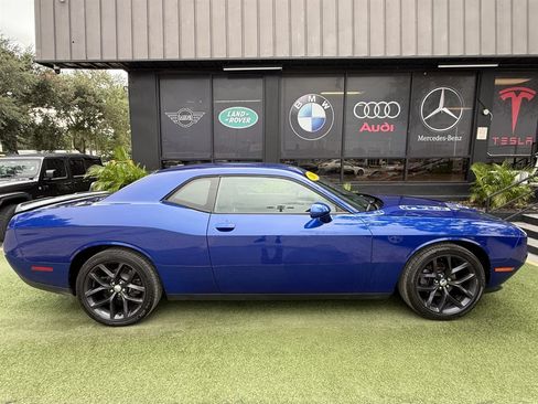 Used 2019 Dodge Challenger SXT w/ Blacktop Package RWD image 8