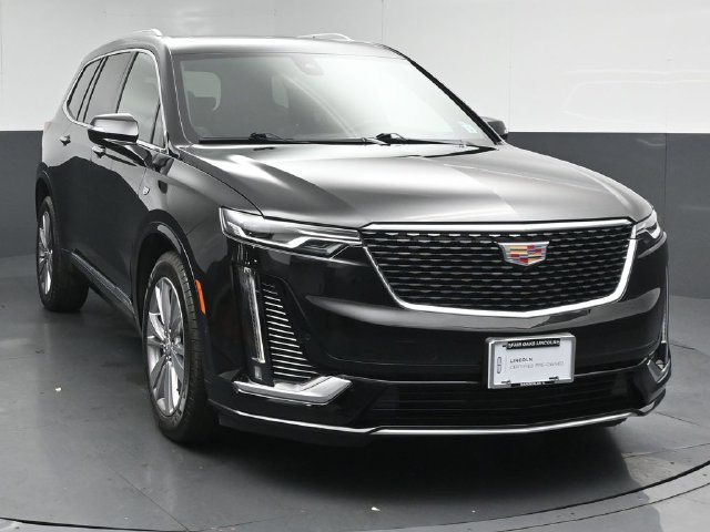 Used 2025 Cadillac XT6 Premium Luxury w/ Technology Package AWD/4WD image 2