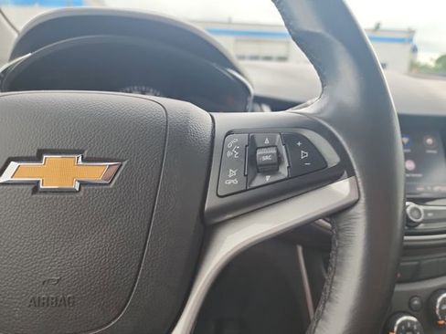 Used 2022 Chevrolet Trax LT w/ LT Convenience Package image 20