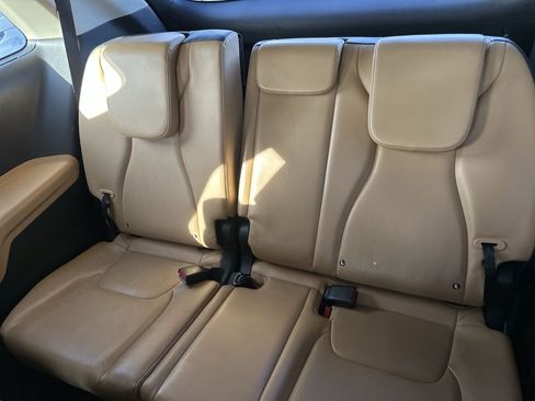Used 2024 Kia Carnival EX FWD image 24