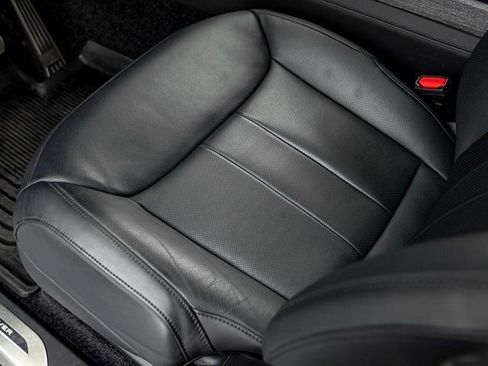 Certified 2025 Land Rover Range Rover SE image 15