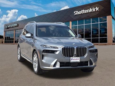 Used 2023 BMW X7 xDrive40i w/ Premium Package image 3