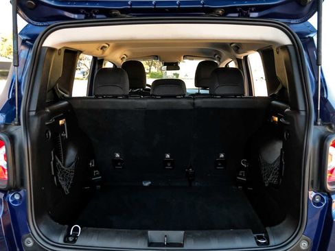 Used 2017 Jeep Renegade Latitude w/ Cold Weather Group image 50