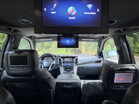 Used 2017 Cadillac Escalade ESV Platinum AWD/4WD image 34