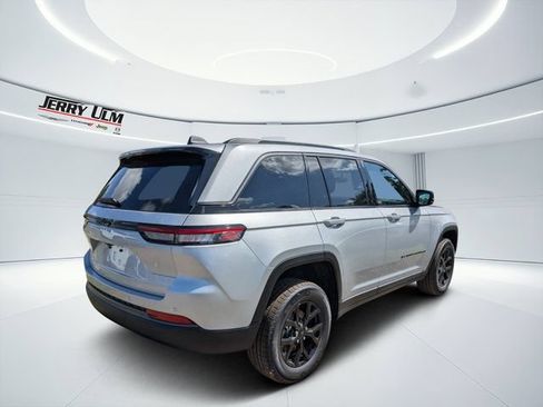 New 2026 Jeep Grand Cherokee Altitude RWD image 3
