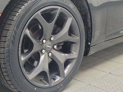 Used 2020 Chrysler 300 Touring w/ Sport Appearance Package RWD image 31