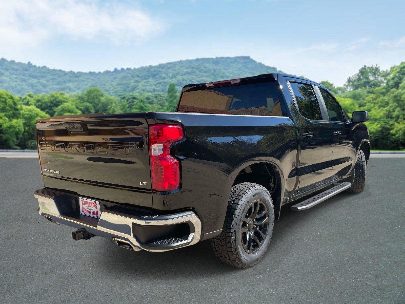 Used 2024 Chevrolet Silverado 1500 LT w/ Z71 Off-Road Package AWD/4WD image 3