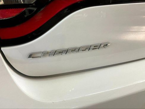 Used 2022 Dodge Charger SXT w/ Leather Interior Group image 8