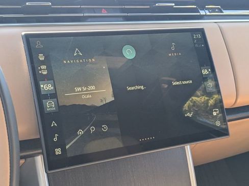 Used 2025 Land Rover Range Rover Long Wheelbase SE image 21