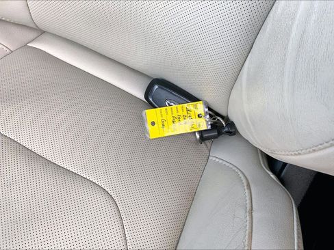 Used 2018 Ford Fusion Titanium FWD image 14