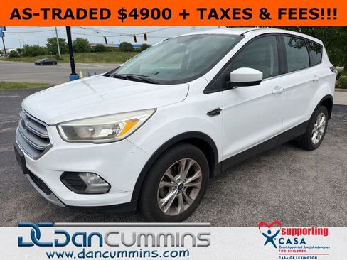 Used 2017 Ford Escape SE FWD image 1