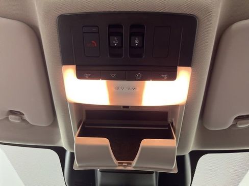 Used 2025 Nissan Rogue SV w/ SV Premium Package FWD image 36