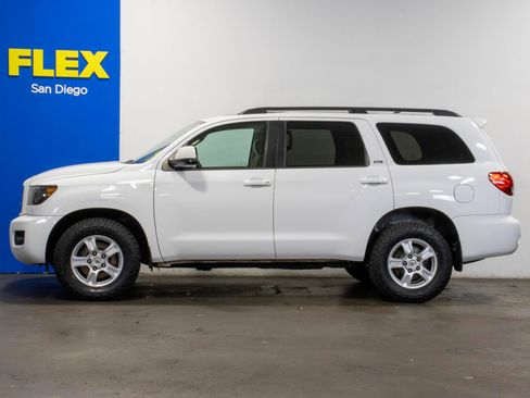 Used 2014 Toyota Sequoia SR5 RWD image 2