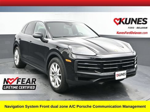 Used 2024 Porsche Cayenne AWD/4WD image 1