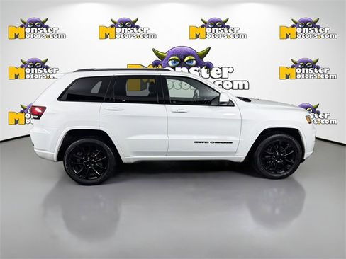 Used 2020 Jeep Grand Cherokee Altitude image 4