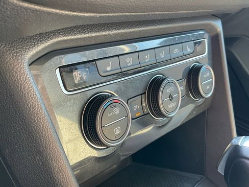 Used 2019 Volkswagen Tiguan SE w/ Panoramic Sunroof Package image 9