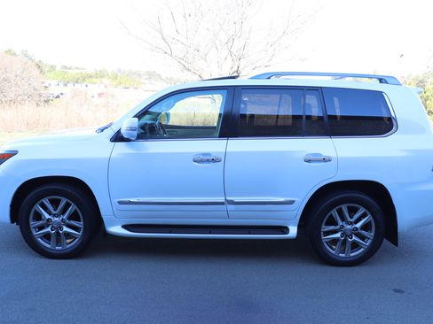 Used 2013 Lexus LX 570 4WD image 9