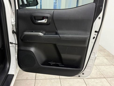 Used 2017 Toyota Tacoma TRD Off-Road w/ Tow Package (A/T) image 18