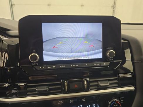 Used 2025 Nissan Pathfinder SV FWD image 25