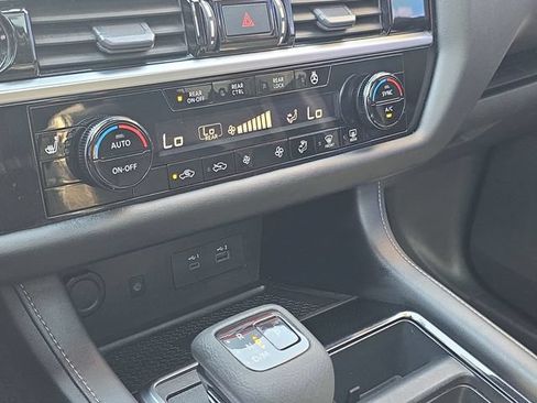 Certified 2023 Nissan Pathfinder SL w/ SL Premium Package AWD/4WD image 19