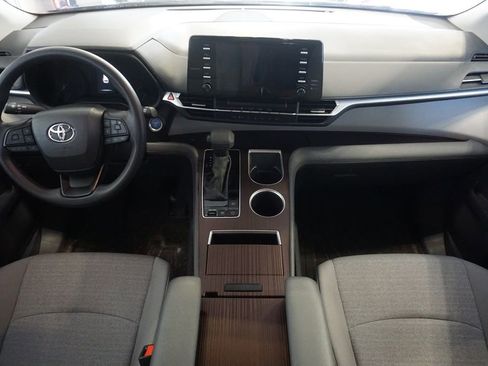 Used 2024 Toyota Sienna LE image 22