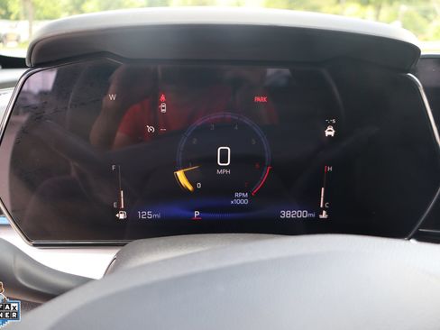 Used 2025 Chevrolet Trax LT w/ LT Convenience Package FWD image 18