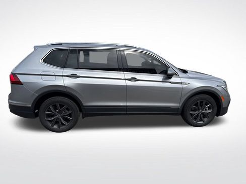 Used 2024 Volkswagen Tiguan SE w/ Panoramic Sunroof Package AWD/4WD image 6