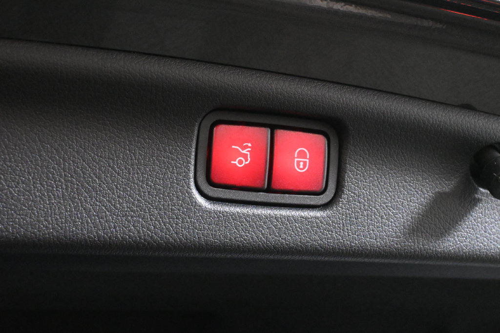 Used 2023 Mercedes-Benz C 300 4MATIC Sedan image 33