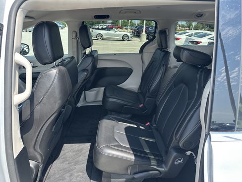 Used 2024 Chrysler Pacifica Touring-L FWD image 27