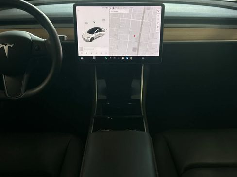 Used 2020 Tesla Model 3 Standard Range image 4