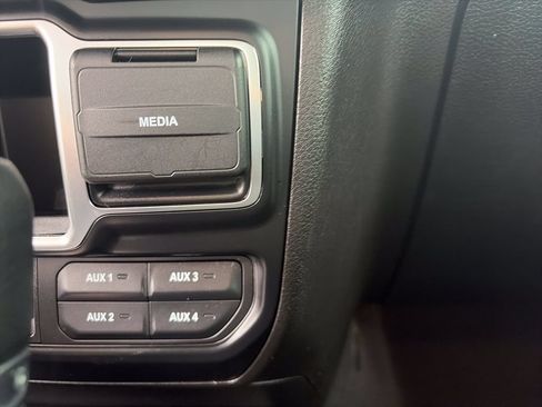 Used 2024 Jeep Gladiator Sport AWD/4WD image 25