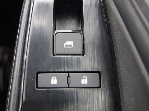 Used 2024 Nissan Rogue SV image 22