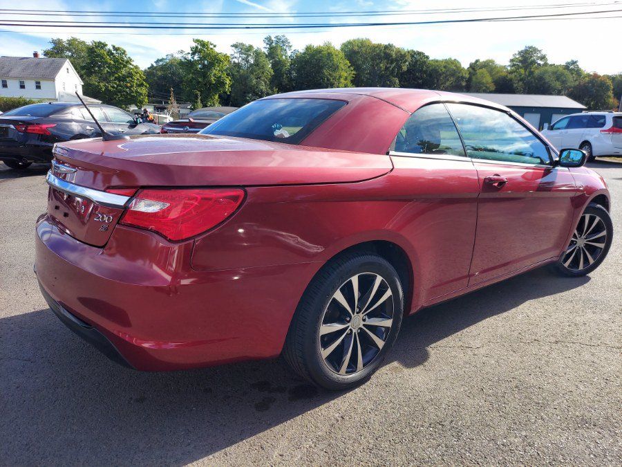 Used 2012 Chrysler 200 S FWD image 4