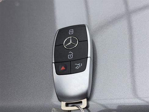 Used 2020 Mercedes-Benz GLB 250 w/ Premium Package image 58