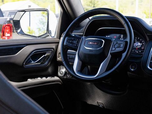 Used 2023 GMC Yukon SLT w/ SLT Luxury Package AWD/4WD image 23