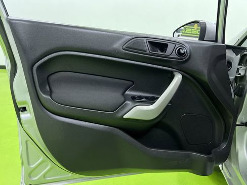 Used 2011 Ford Fiesta SE w/ 203A Rapid Spec Order Code FWD image 15
