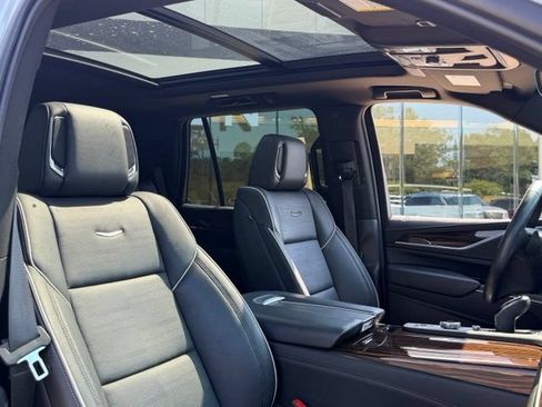 Used 2023 Cadillac Escalade Premium Luxury AWD/4WD image 5