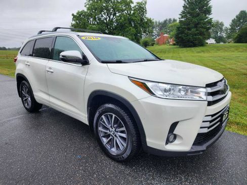 Used 2018 Toyota Highlander XLE AWD/4WD image 4