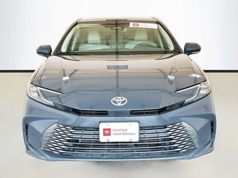 Used 2025 Toyota Camry XLE w/ Premium Package FWD image 2