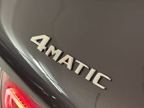 Used 2022 Mercedes-Benz GLC 300 4MATIC image 11