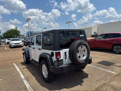 Used 2018 Jeep Wrangler Unlimited Sport S AWD/4WD image 7