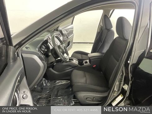 Used 2017 Nissan Rogue SV FWD image 11