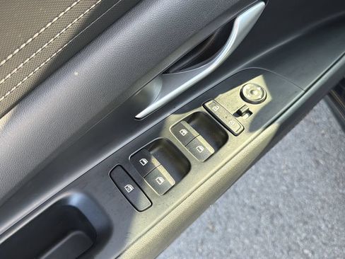 Used 2023 Hyundai Elantra SE FWD image 20