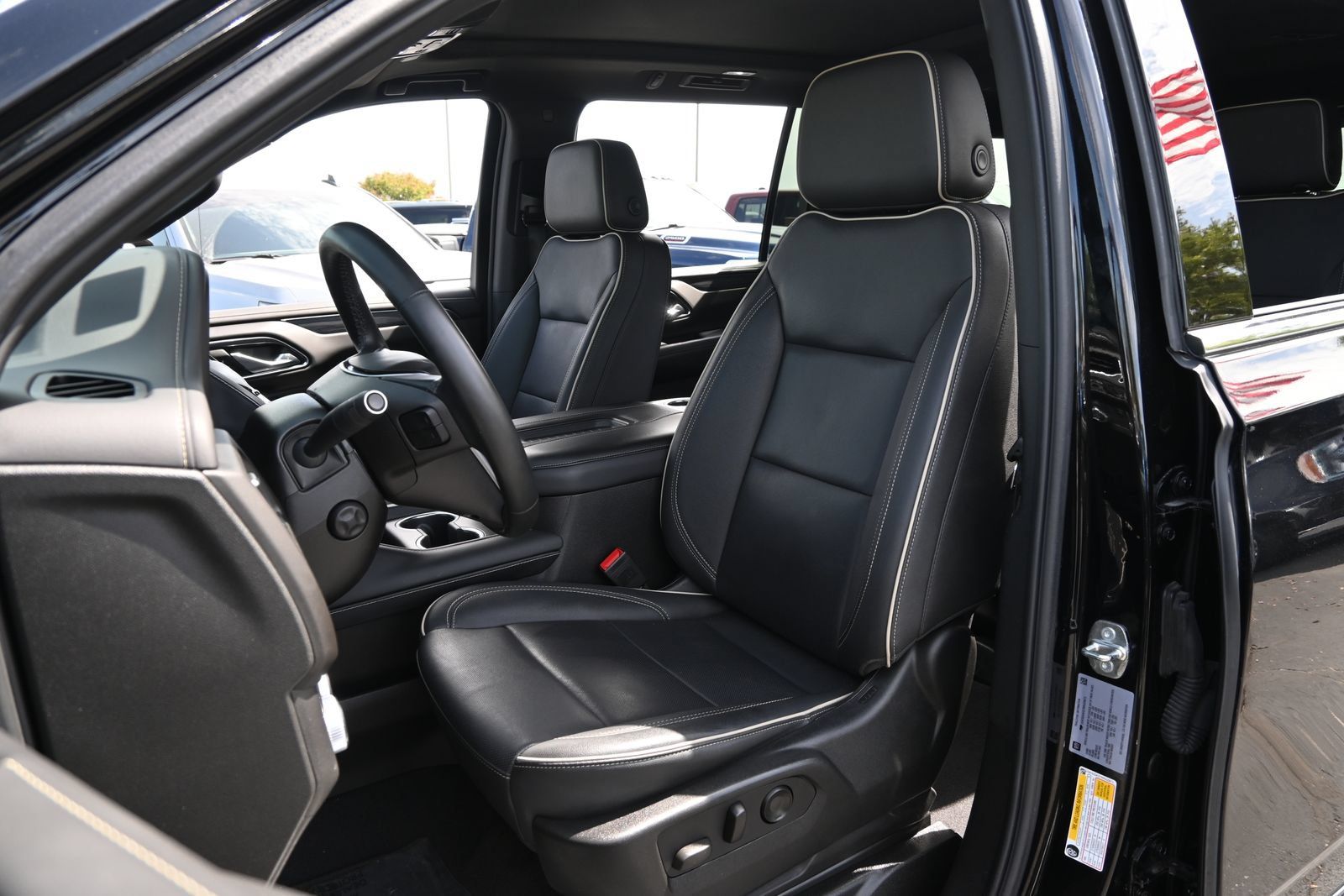 Used 2024 GMC Yukon XL SLT w/ SLT Luxury Package AWD/4WD image 18