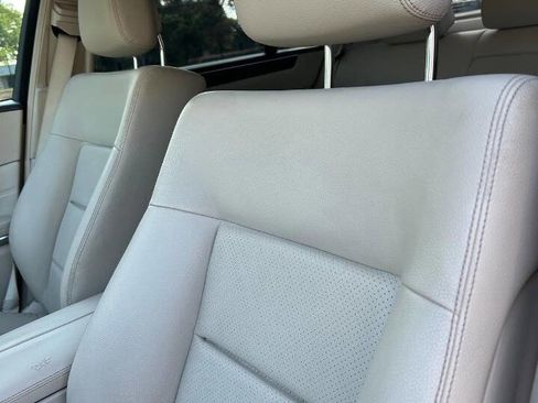 Used 2014 Mercedes-Benz E 350 Sedan image 38