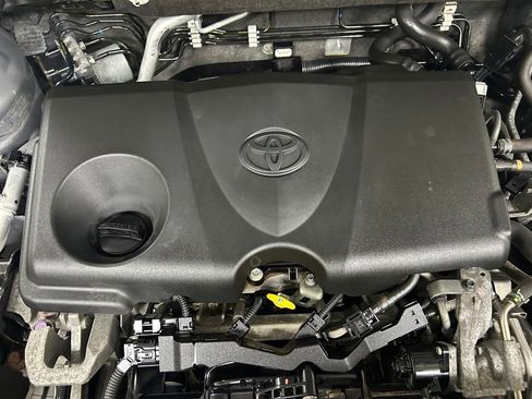 Used 2019 Toyota RAV4 LE w/ All Weather Liner Package AWD/4WD image 10