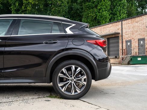 Used 2017 INFINITI QX30 AWD w/ Cargo Package image 5
