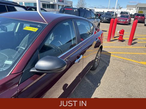 Used 2025 Nissan Altima 2.5 SV image 18