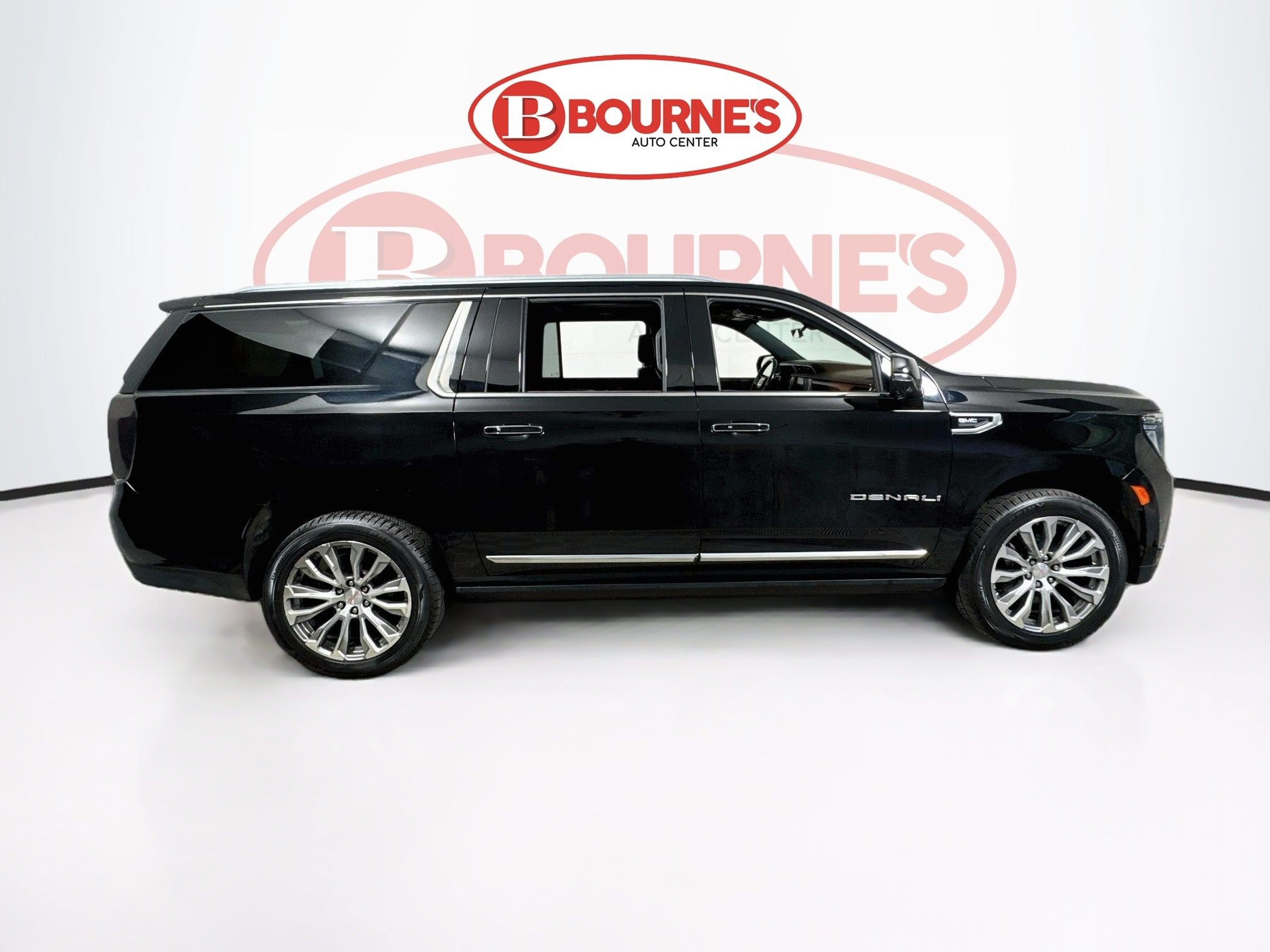 Used 2022 GMC Yukon XL Denali w/ Denali Premium Package AWD/4WD image 13