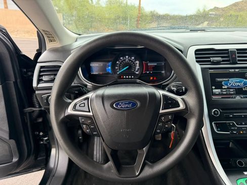 Used 2016 Ford Fusion SE image 11